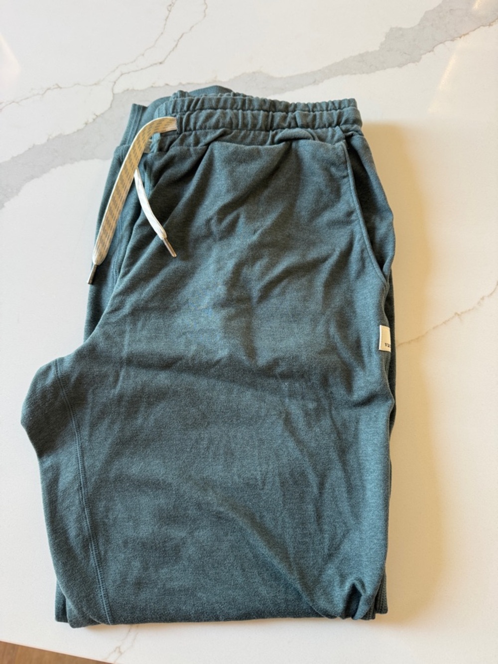 Vuori performance Sweatpants in Heather Green